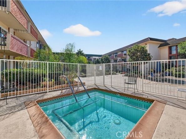 5585 N Pacific Coast Highway, Long Beach CA 90804