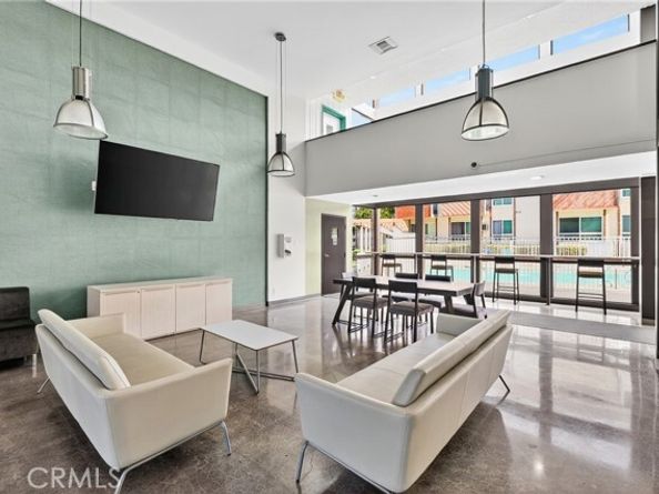 5585 N Pacific Coast Highway, Long Beach CA 90804