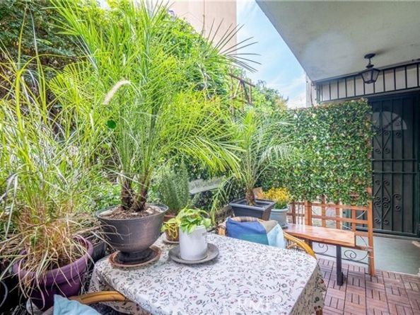 446 S St Andrews Place 2, Los Angeles CA 90020