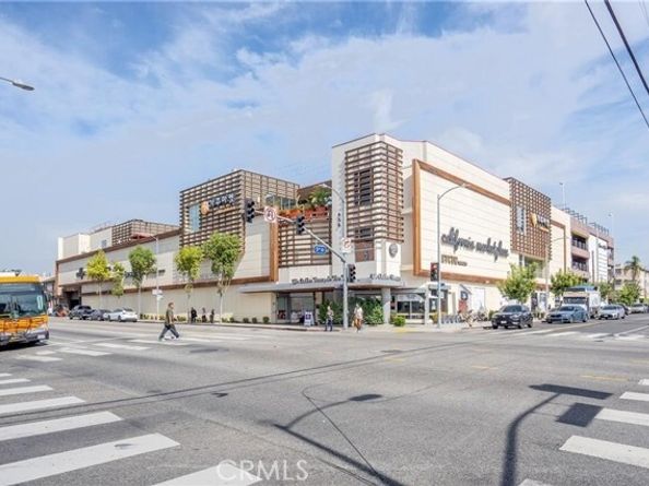446 S St Andrews Place 2, Los Angeles CA 90020
