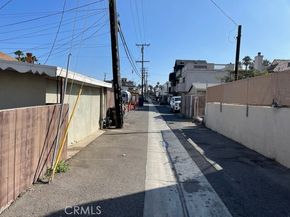 216 Walnut Avenue, Huntington Beach CA 92648