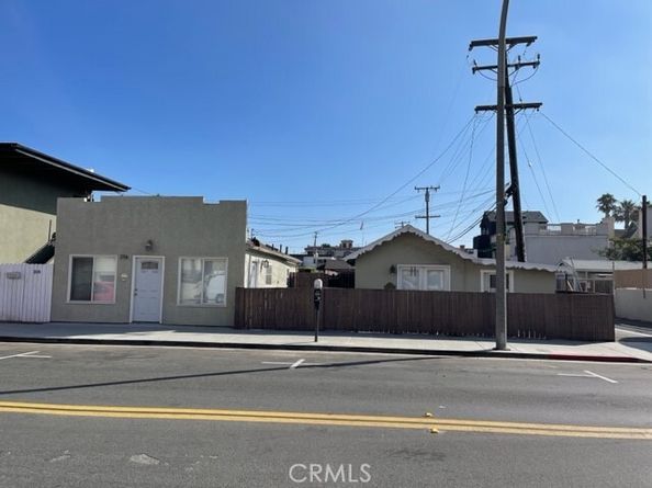 216 Walnut Avenue, Huntington Beach CA 92648