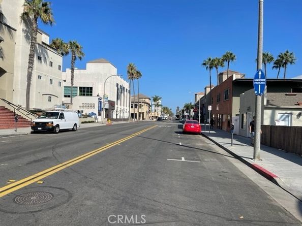 216 Walnut Avenue, Huntington Beach CA 92648