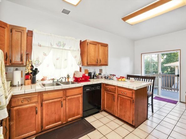 835 Apgar St, Oakland CA 94608