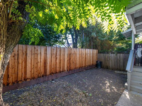 835 Apgar St, Oakland CA 94608
