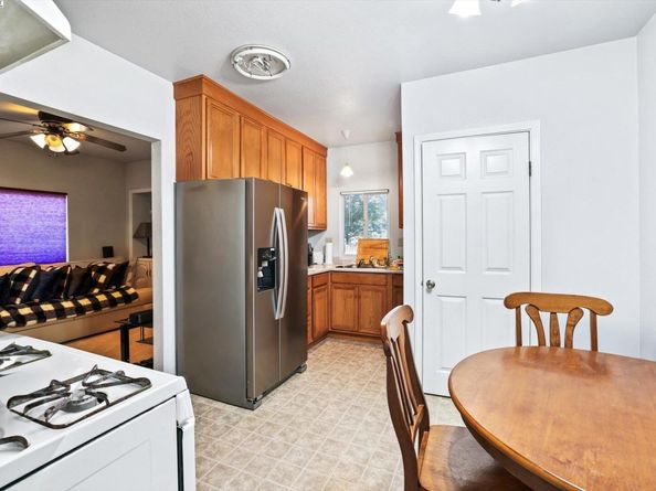 835 Apgar St, Oakland CA 94608