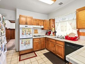 835 Apgar St, Oakland CA 94608