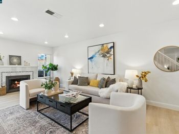 208 Siskiyou Ct.