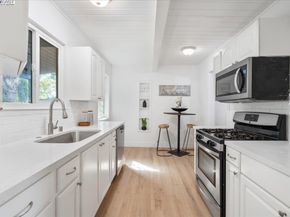 2082 Overhill Rd, Concord CA 94520