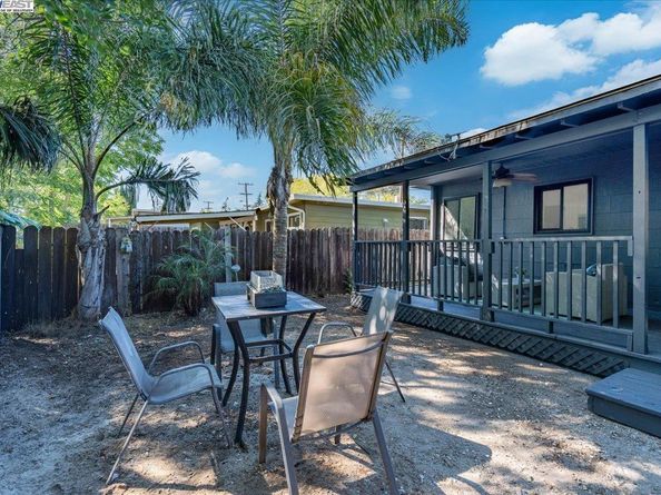 2082 Overhill Rd, Concord CA 94520