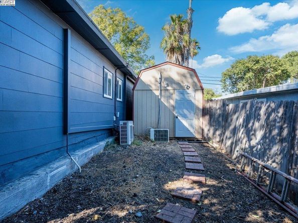 2082 Overhill Rd, Concord CA 94520