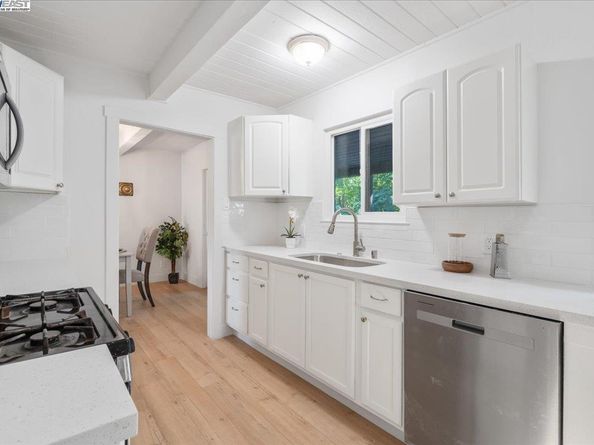 2082 Overhill Rd, Concord CA 94520