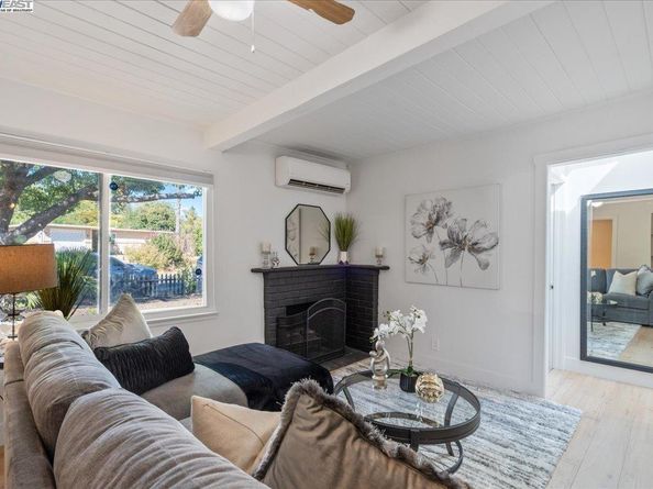 2082 Overhill Rd, Concord CA 94520