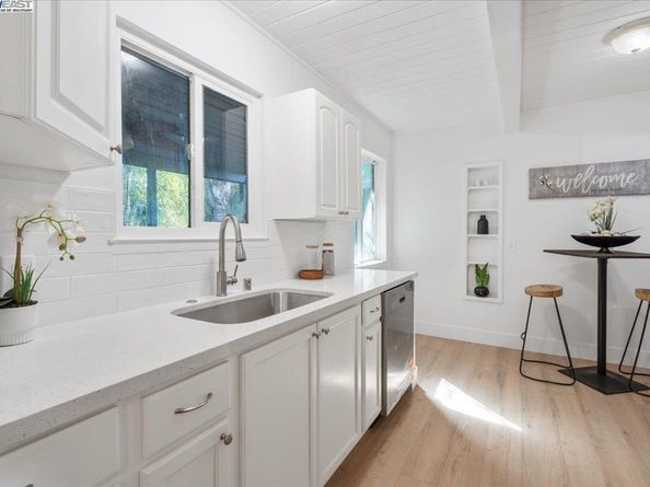 2082 Overhill Rd, Concord CA 94520