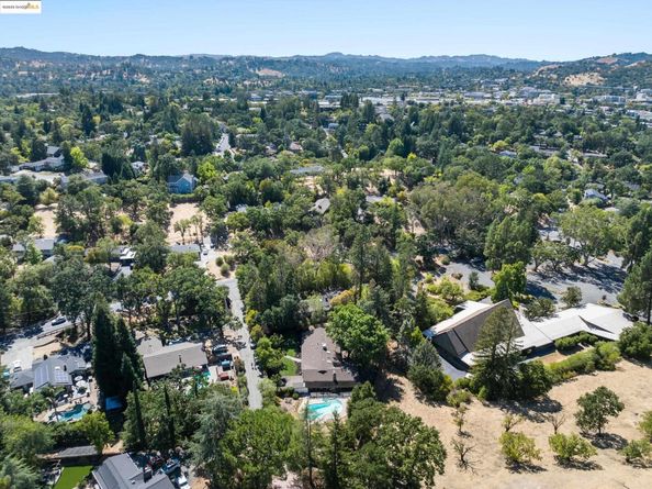 3084 Walnut Blvd, Walnut Creek CA 94596