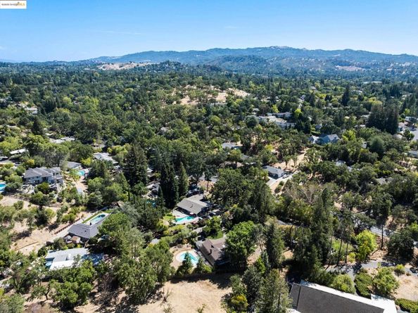 3084 Walnut Blvd, Walnut Creek CA 94596