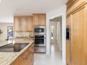 3084 Walnut Blvd, Walnut Creek CA 94596
