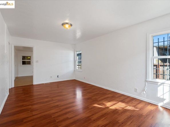 8806 Dowling St, Oakland CA 94605