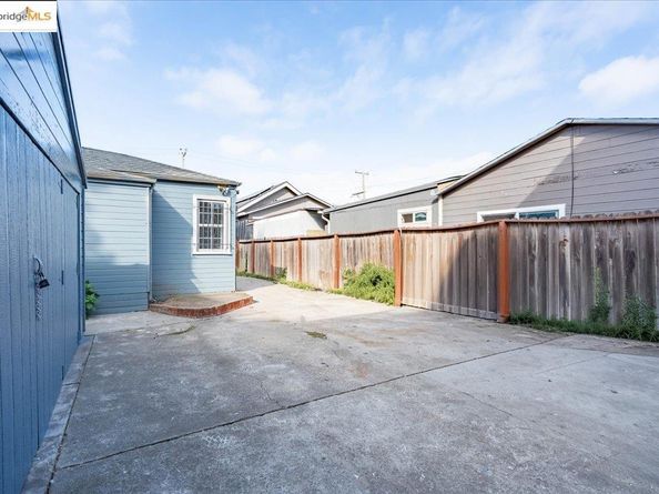 8806 Dowling St, Oakland CA 94605