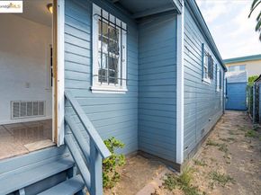 8806 Dowling St, Oakland CA 94605