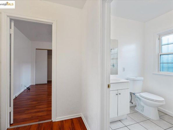 8806 Dowling St, Oakland CA 94605
