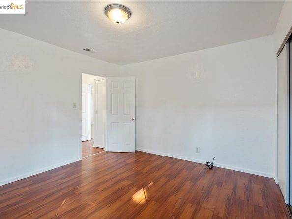 8806 Dowling St, Oakland CA 94605