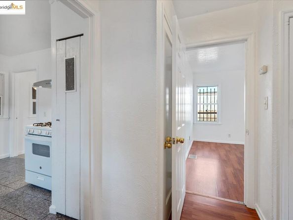 8806 Dowling St, Oakland CA 94605