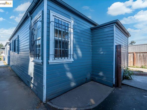 8806 Dowling St, Oakland CA 94605