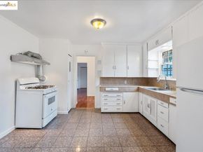 8806 Dowling St, Oakland CA 94605