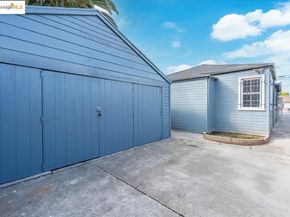 8806 Dowling St, Oakland CA 94605