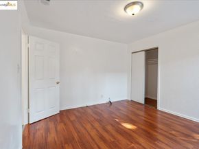 8806 Dowling St, Oakland CA 94605