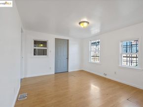 8806 Dowling St, Oakland CA 94605