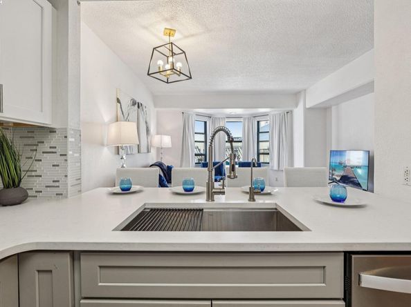 988 Franklin 609, Oakland CA 94607