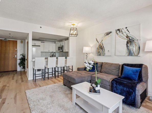 988 Franklin 609, Oakland CA 94607