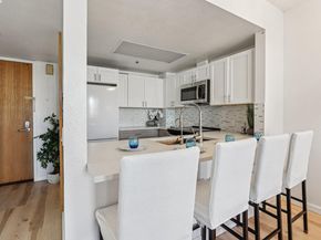988 Franklin 609, Oakland CA 94607