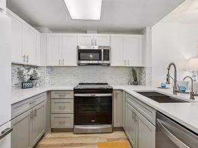 988 Franklin 609, Oakland CA 94607
