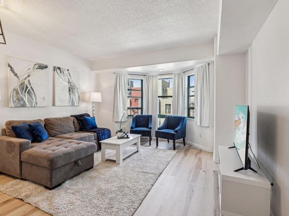 988 Franklin 609, Oakland CA 94607