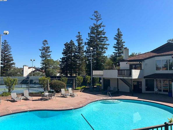 21117 Gary Dr 106, Hayward CA 94546