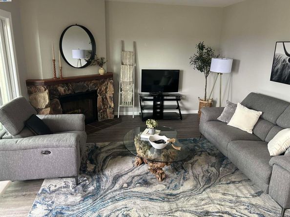 21117 Gary Dr 106, Hayward CA 94546