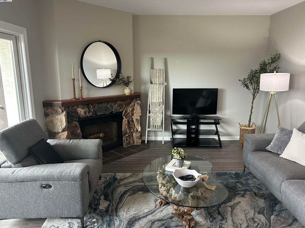 21117 Gary Dr 106, Hayward CA 94546