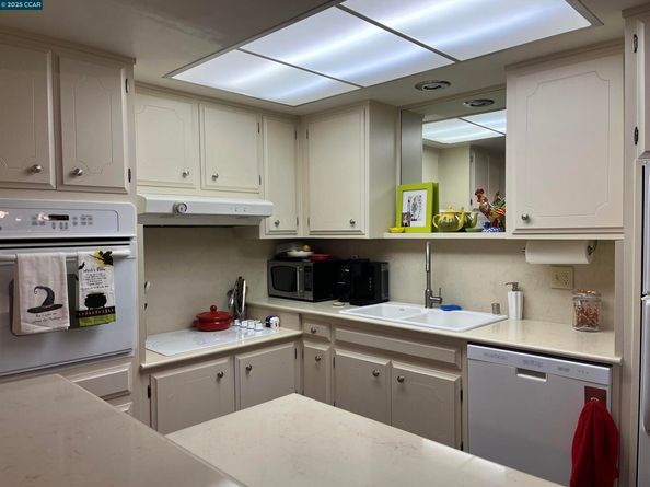 Undisclosed Address #41114570, Walnut Creek CA 94595