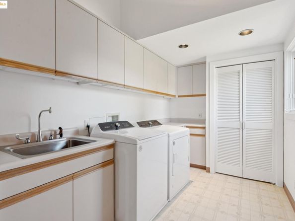 6148 Ocean View Dr, Oakland CA 94618