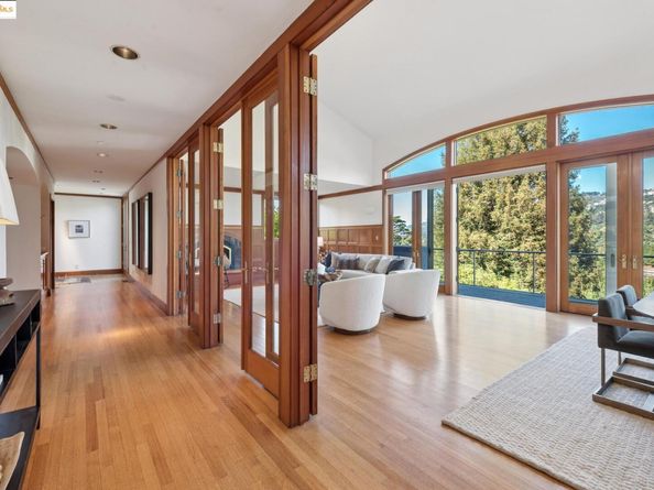 6148 Ocean View Dr, Oakland CA 94618