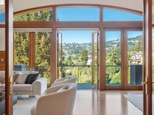6148 Ocean View Dr, Oakland CA 94618