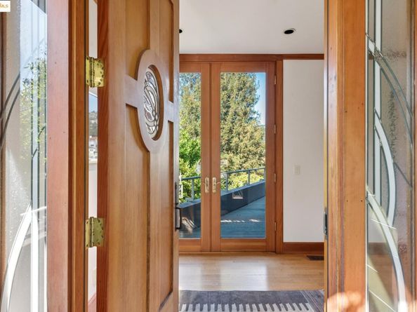 6148 Ocean View Dr, Oakland CA 94618