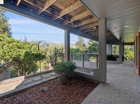 6148 Ocean View Dr, Oakland CA 94618