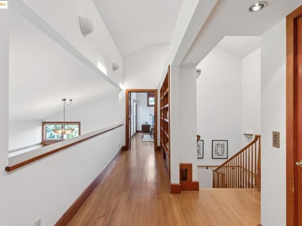 6148 Ocean View Dr, Oakland CA 94618