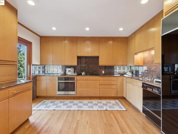 6148 Ocean View Dr, Oakland CA 94618