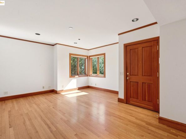 6148 Ocean View Dr, Oakland CA 94618