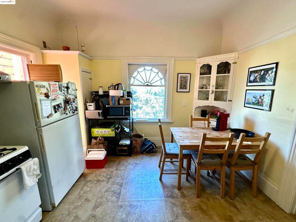667 10th St, Oakland CA 95607